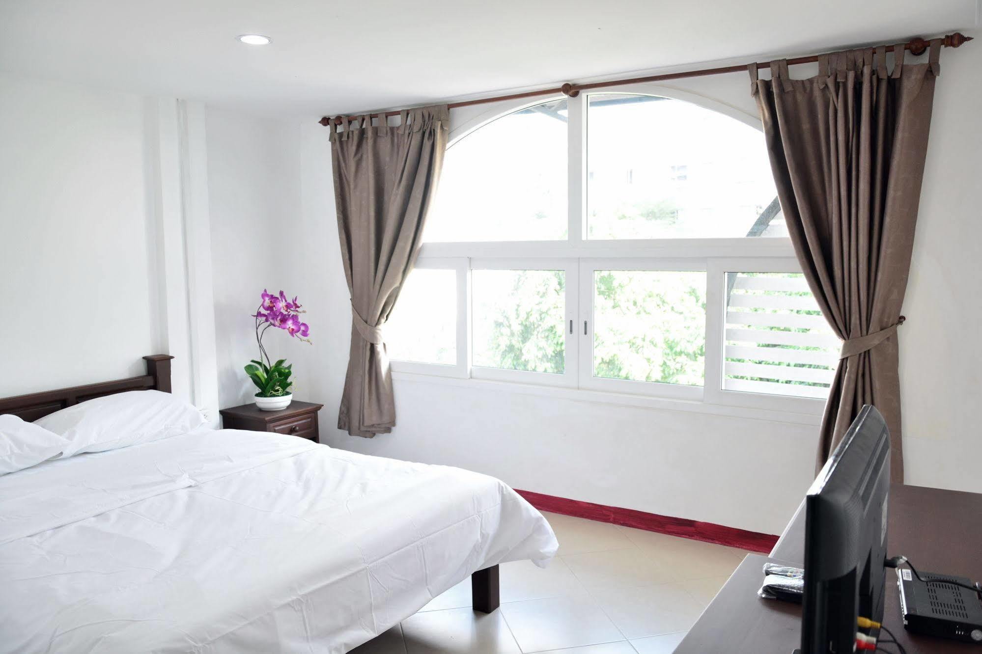 Seedling House Pattaya Exterior photo